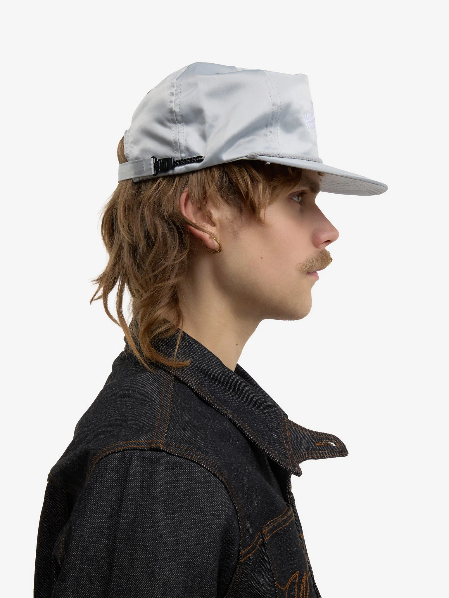La casquette Odyssée en satin grise - Image 5