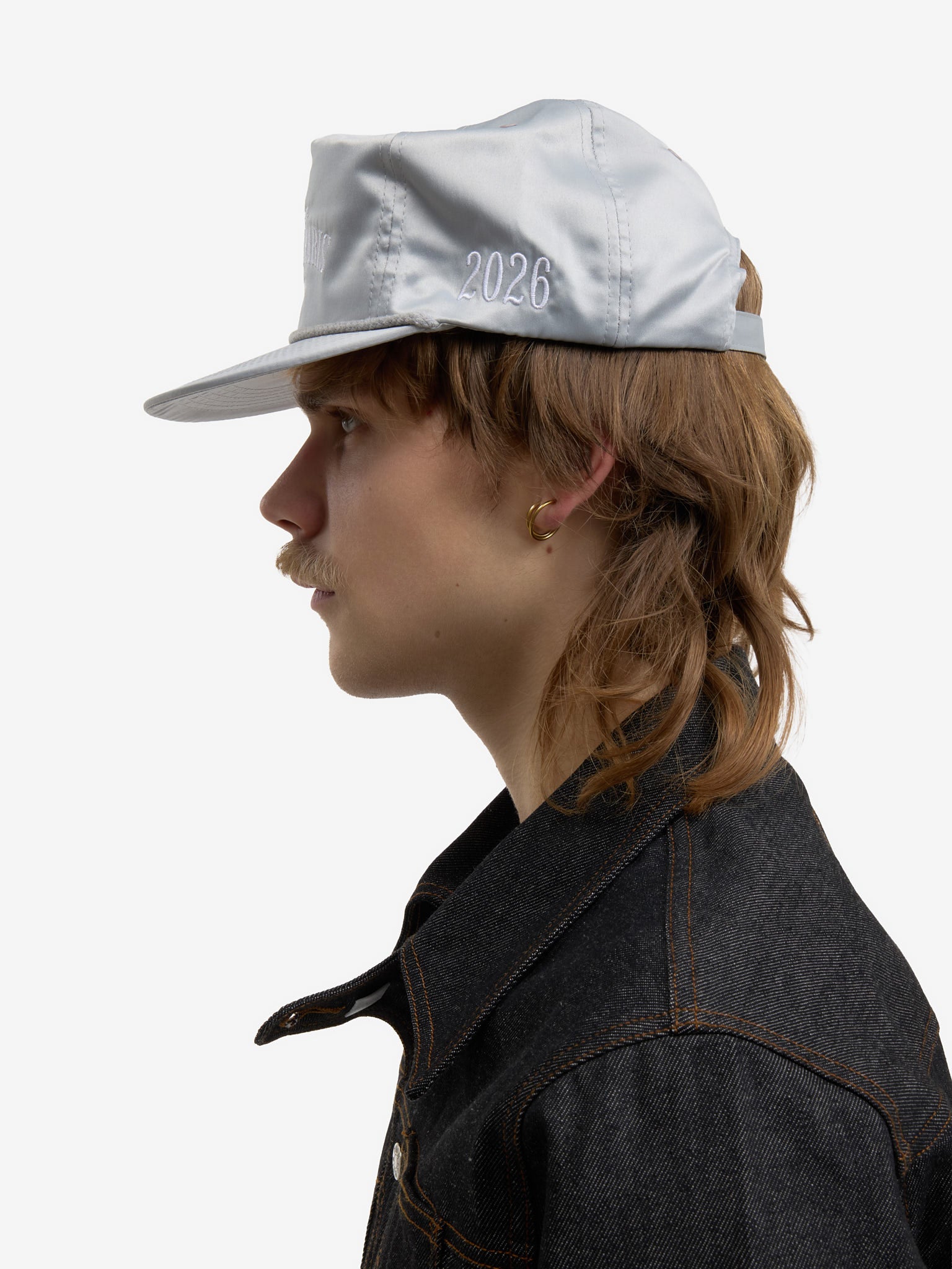 La casquette Odyssée en satin grise - Image 6