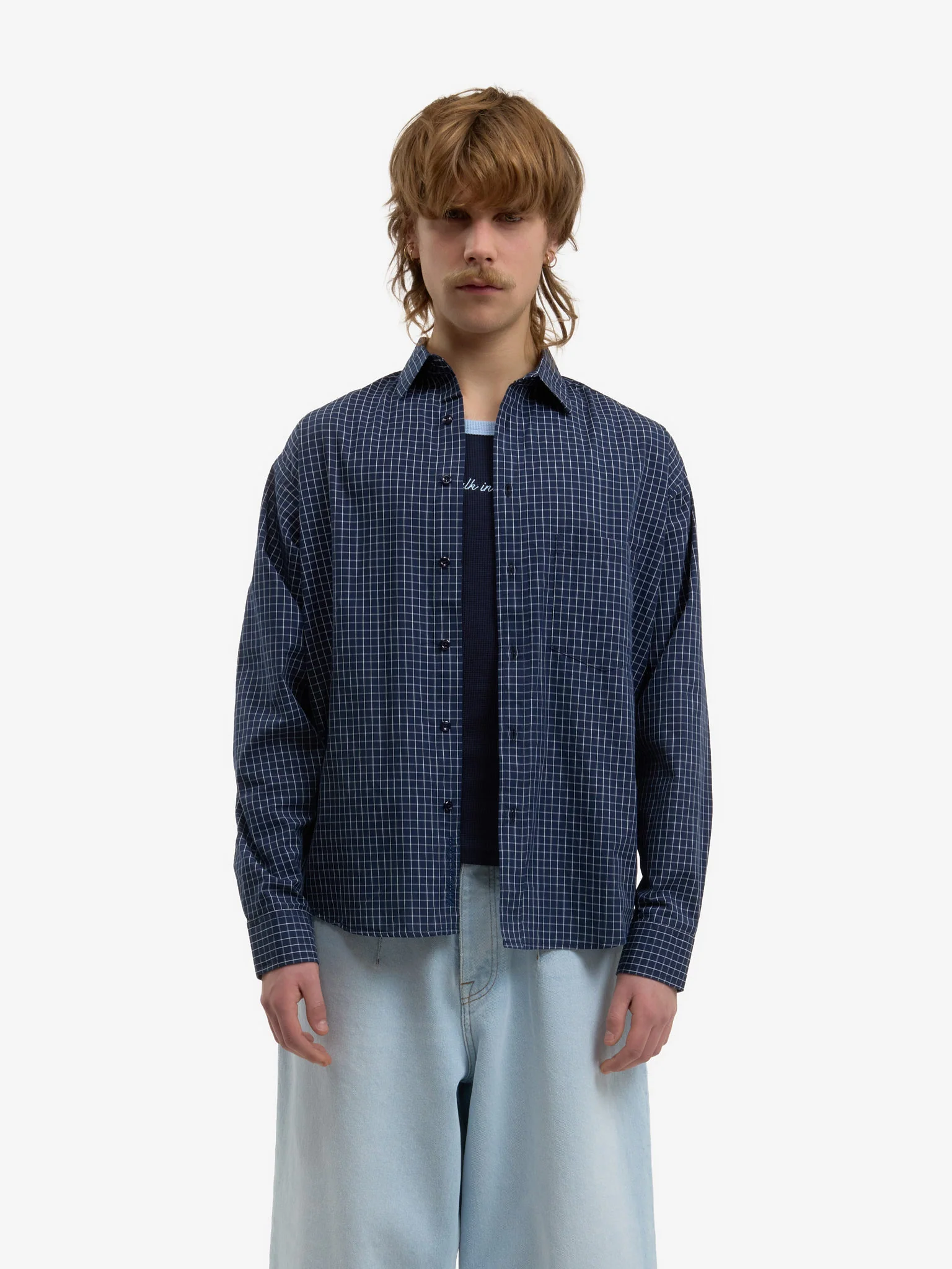La chemise à carreaux bleue - Image 5
