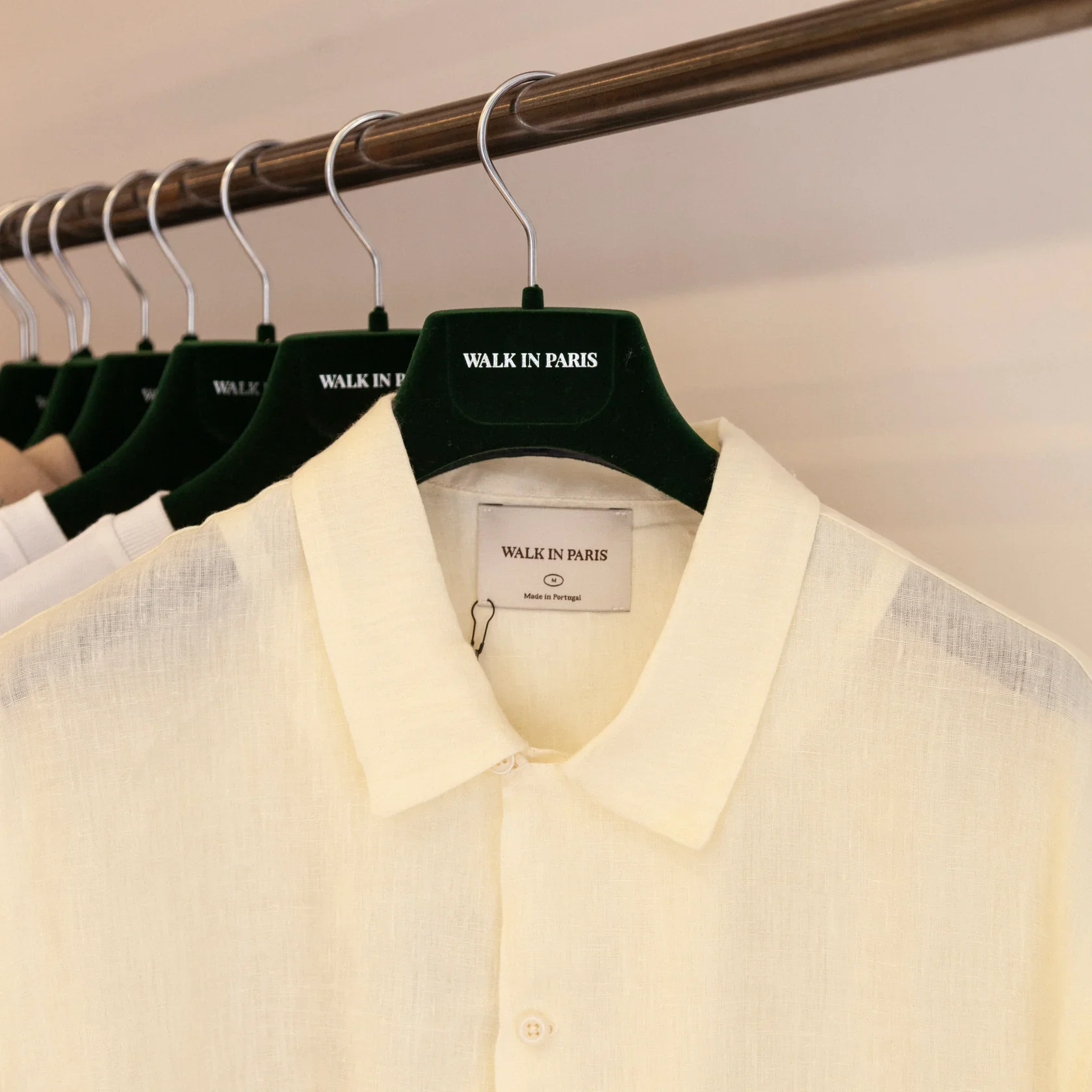 La chemise beige - Image 2
