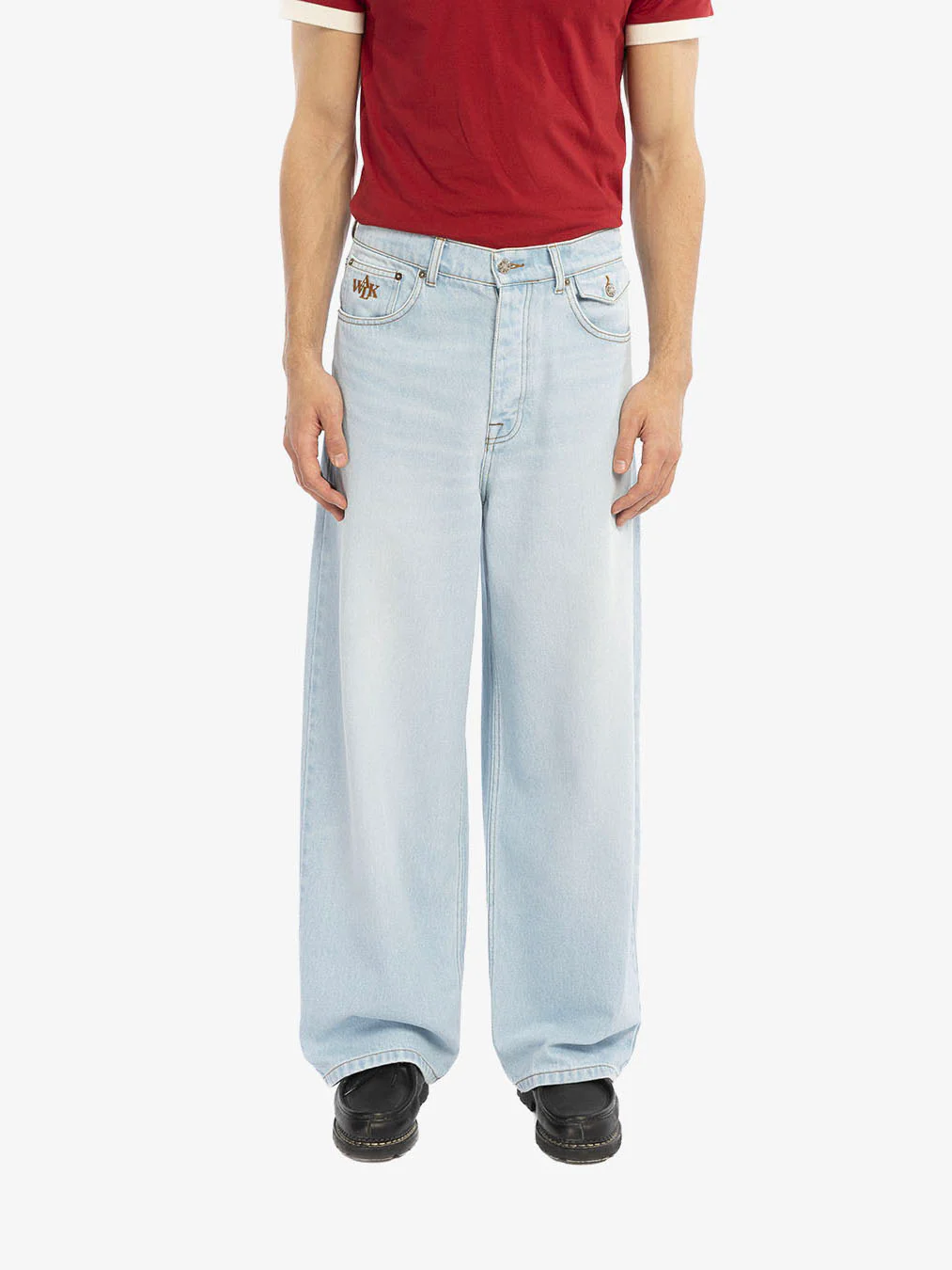 Le pantalon baggy en denim clair délavé