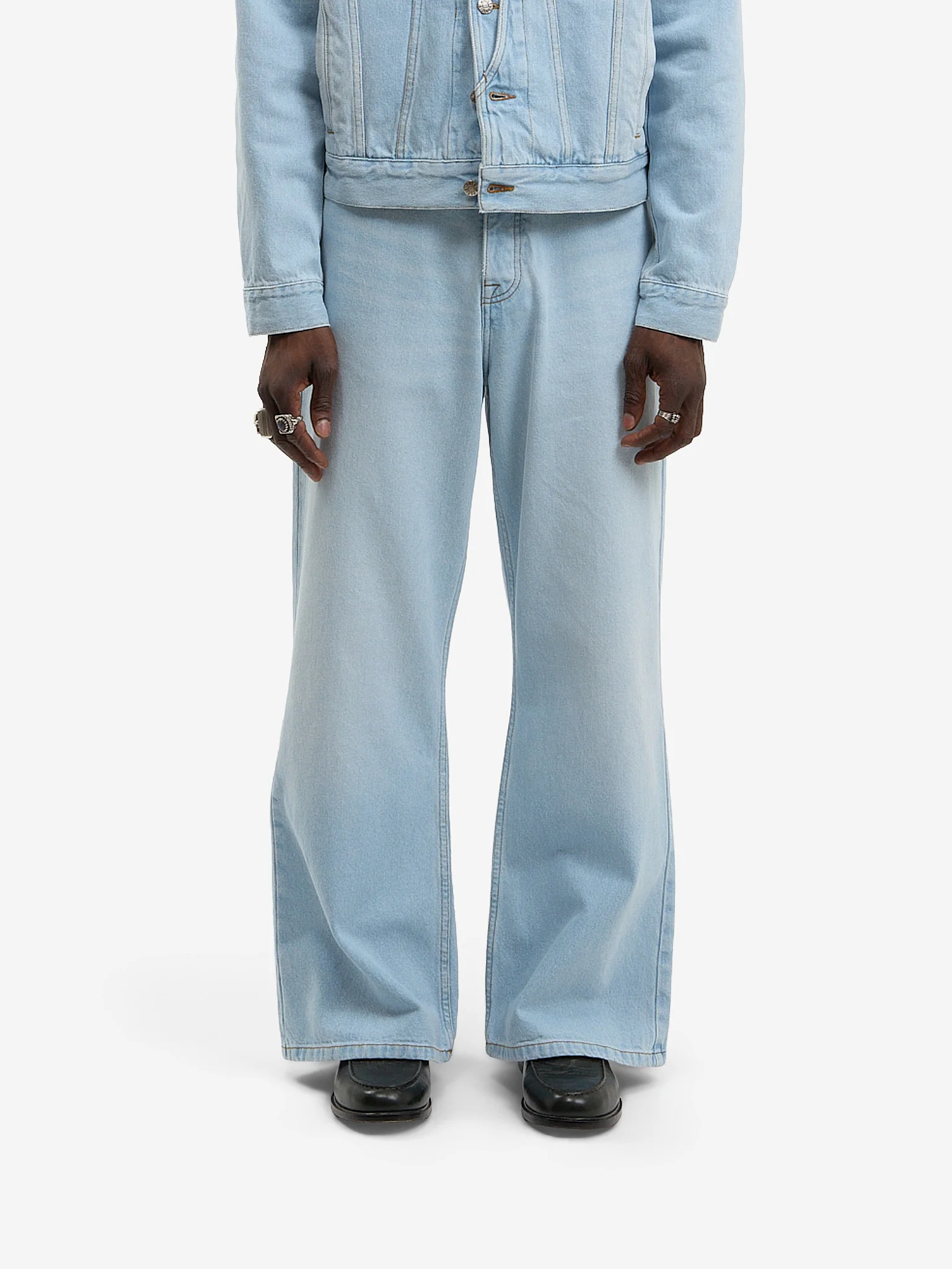 Le pantalon flare en denim clair délavé - Image 5