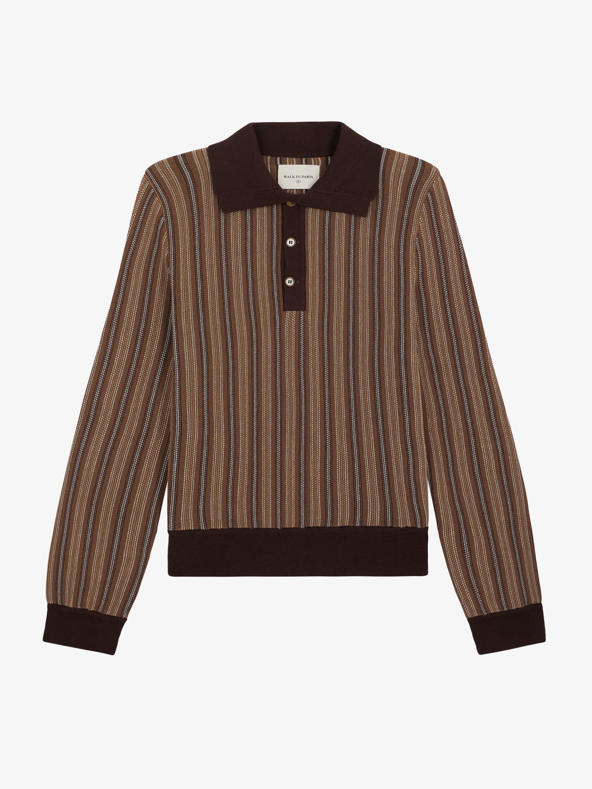 Le pull marron à manches longues