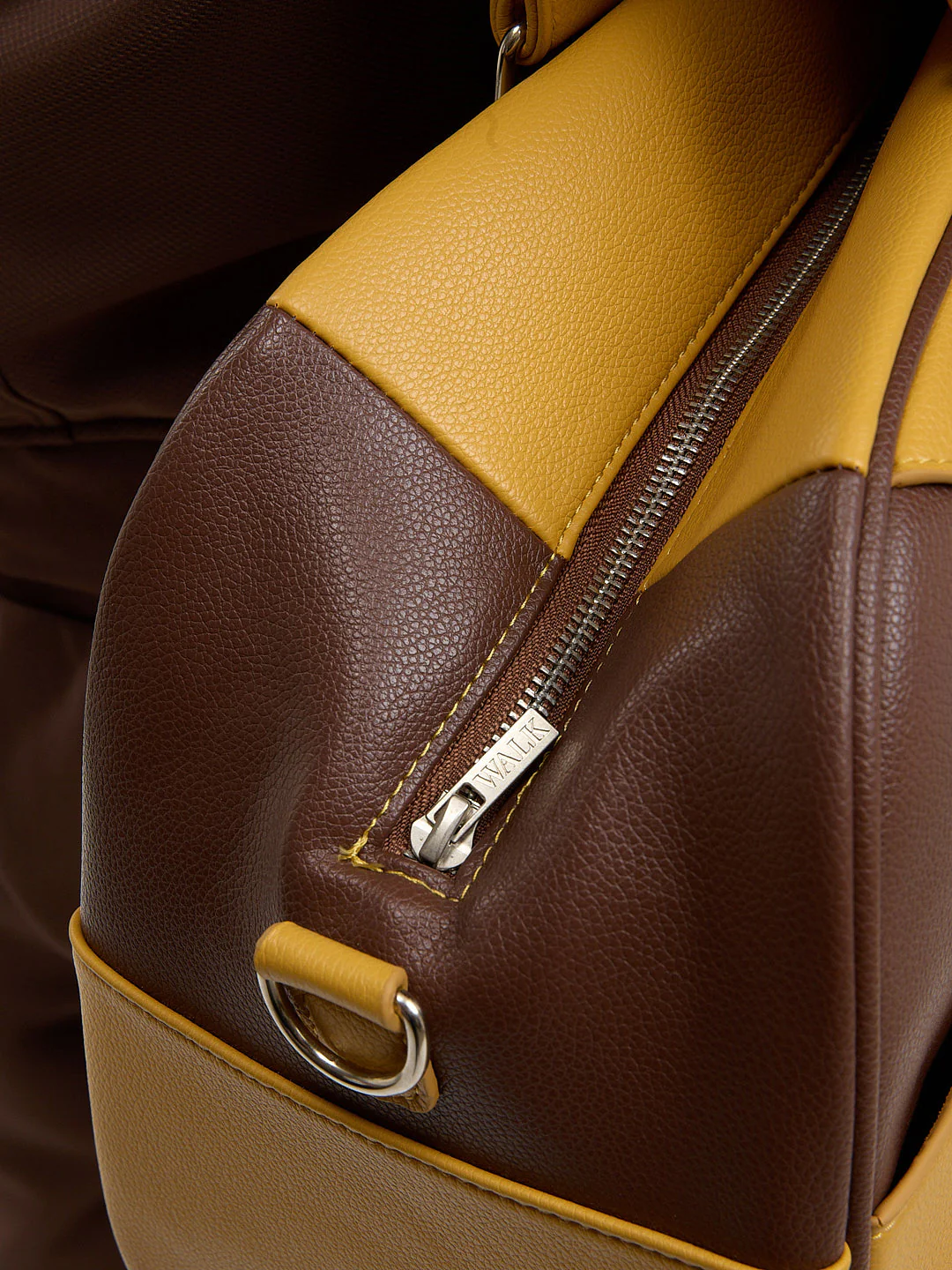 Le sac de voyage jaune - Image 4