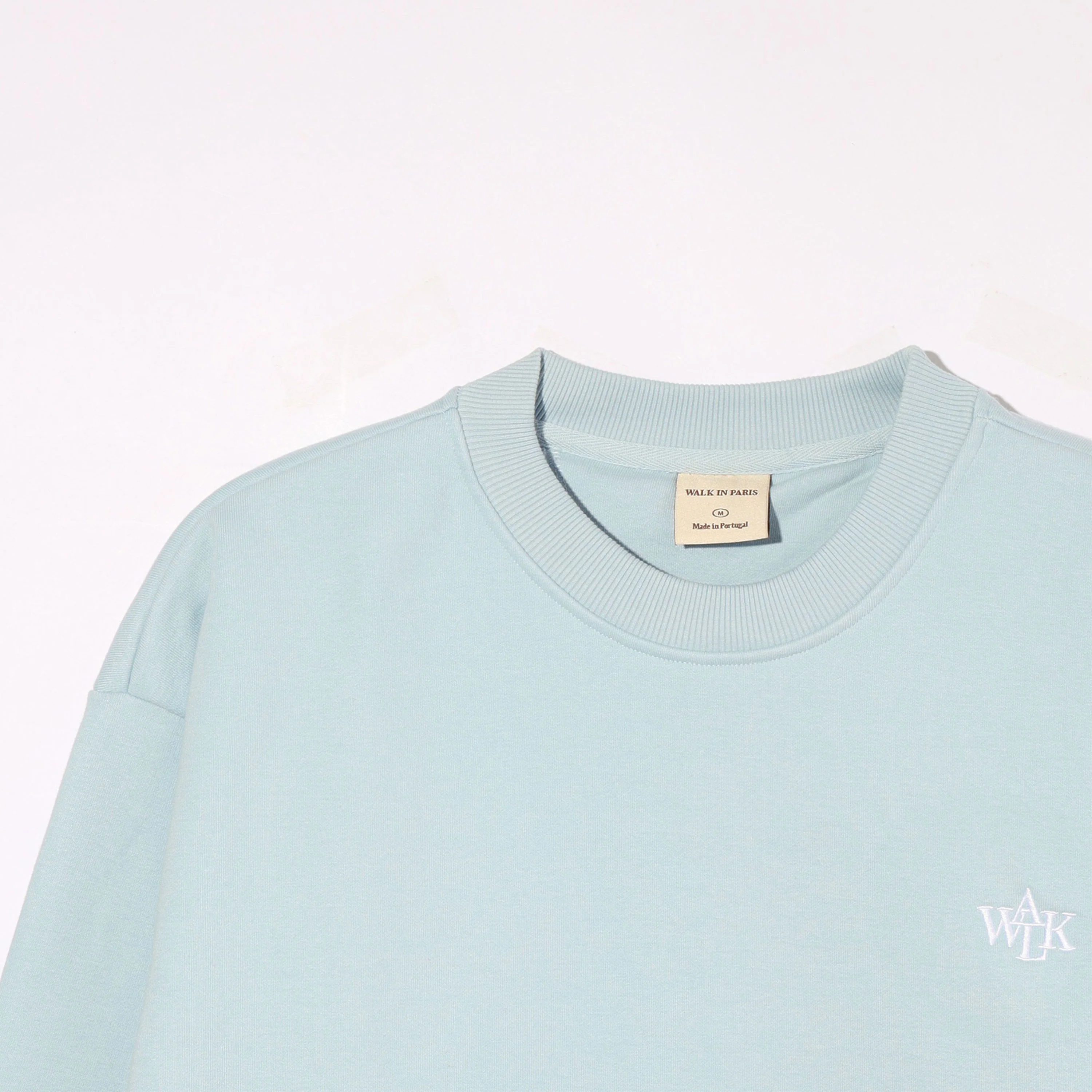 Le sweatshirt bleu ciel - Image 4